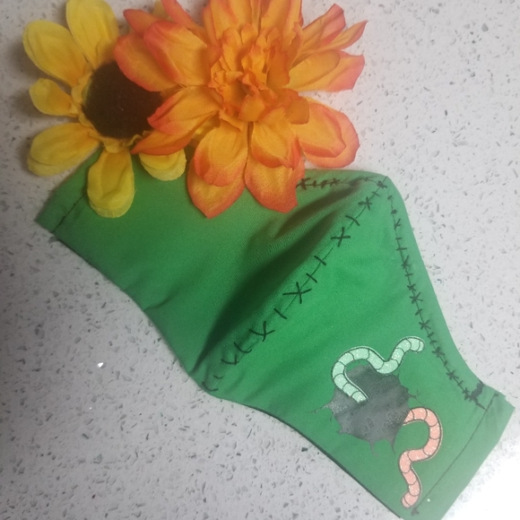 Oogie boogie inspired fabric mask with pocket/wire - Picture 3 of 4